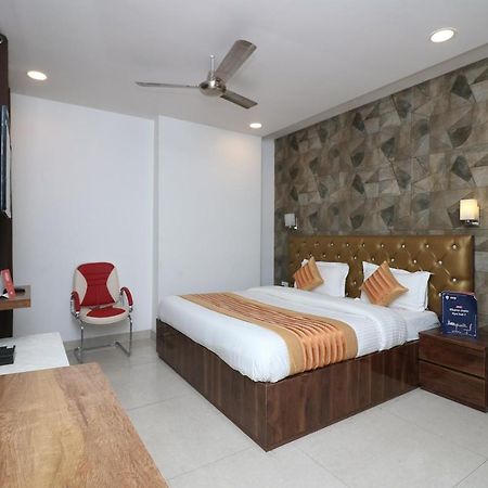 Oyo 9999 Hotel La Wisteria Delhi (National Capital Territory of India) Exterior foto