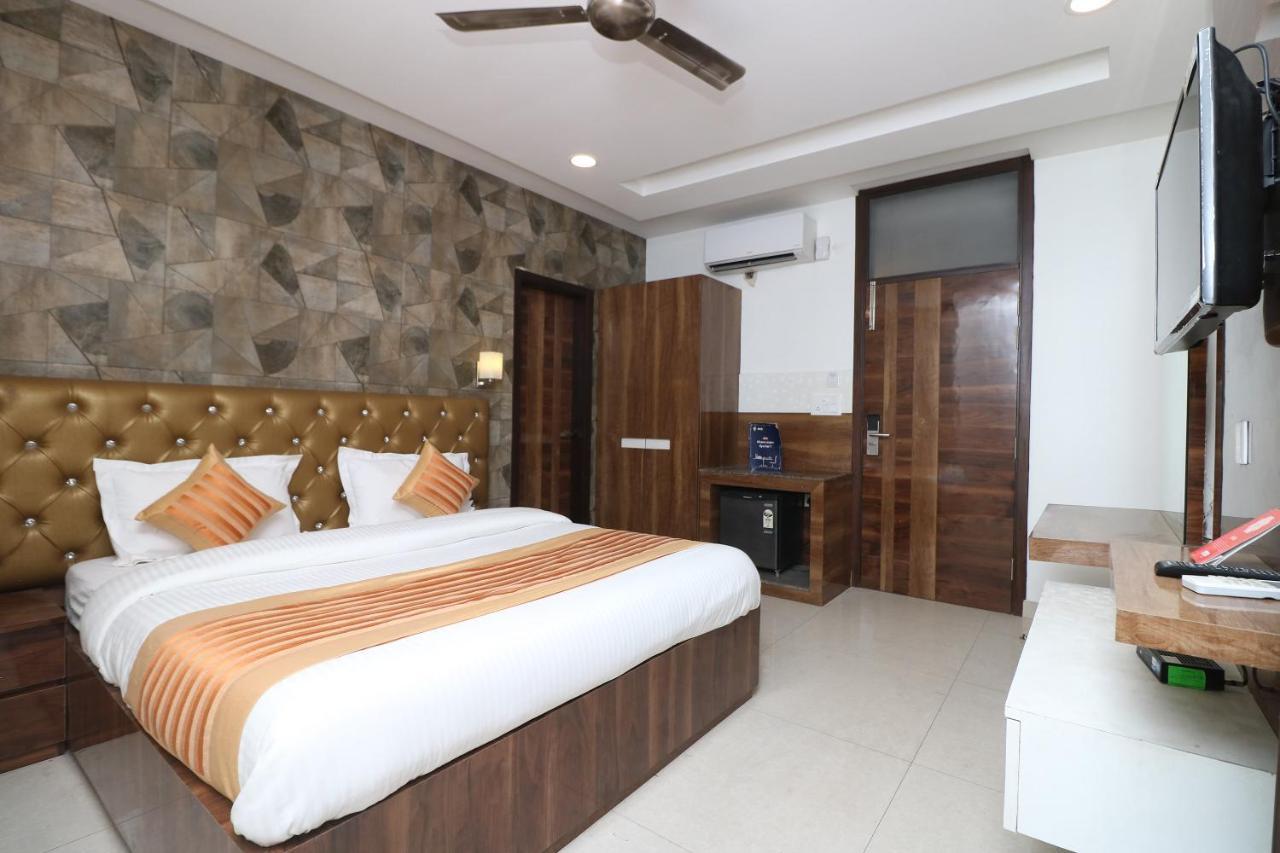 Oyo 9999 Hotel La Wisteria Delhi (National Capital Territory of India) Exterior foto