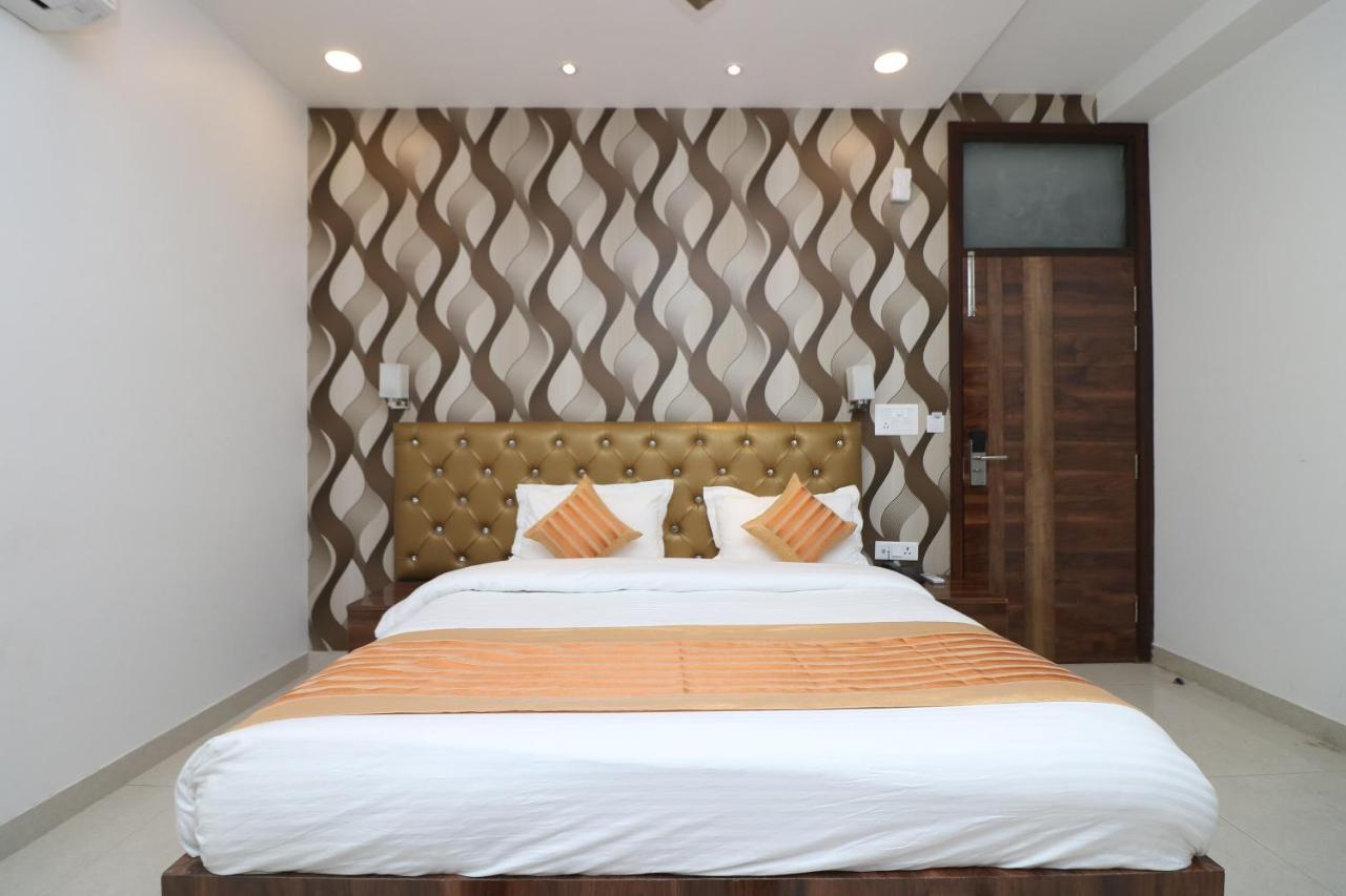 Oyo 9999 Hotel La Wisteria Delhi (National Capital Territory of India) Exterior foto