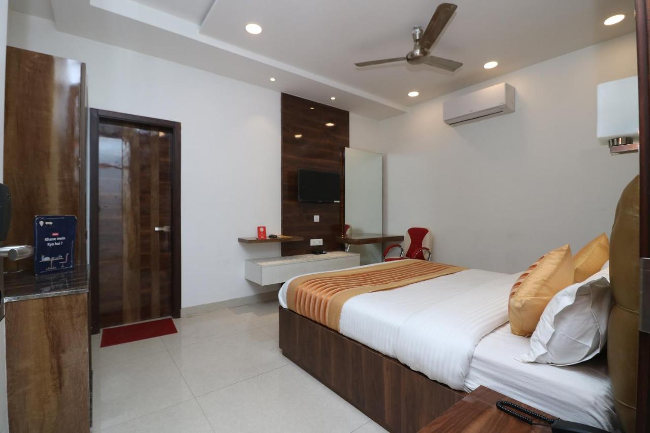 Oyo 9999 Hotel La Wisteria Delhi (National Capital Territory of India) Exterior foto