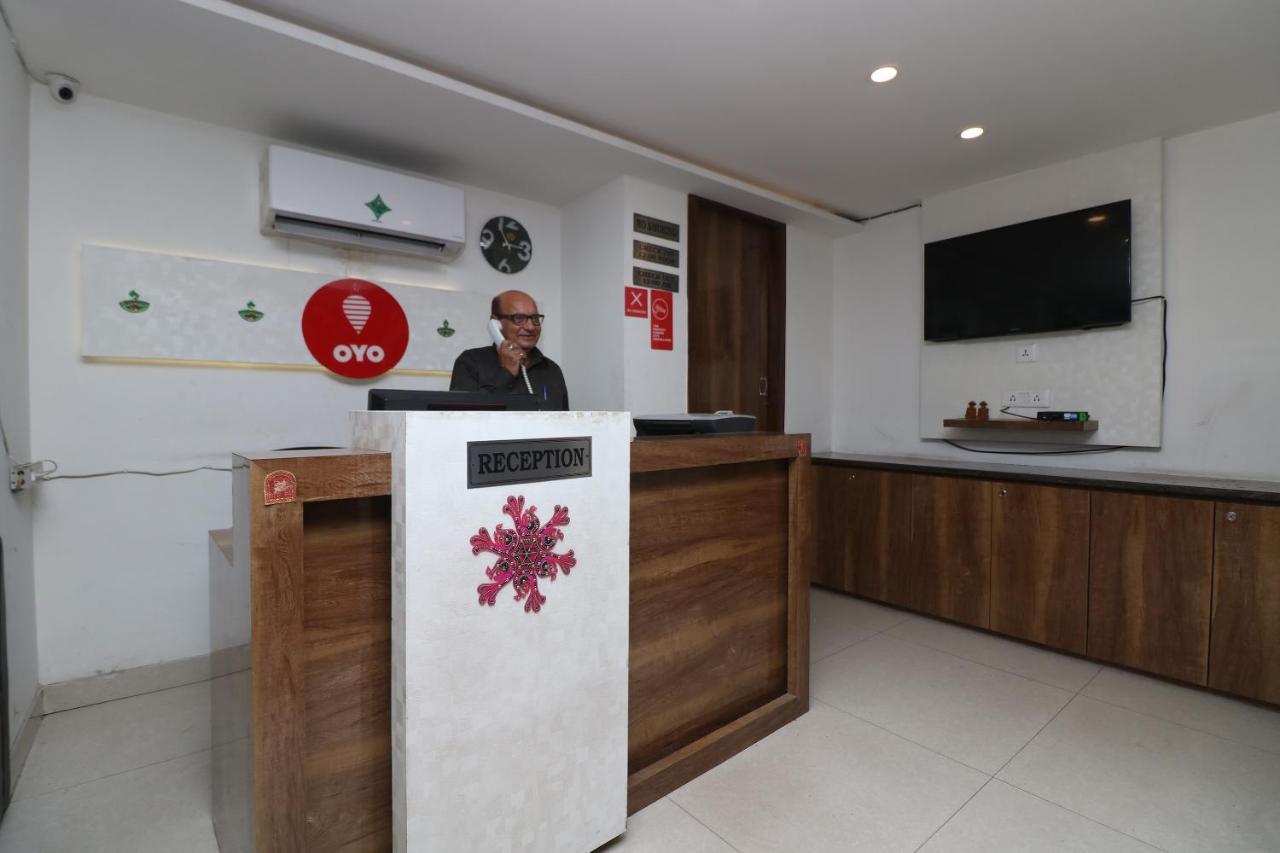 Oyo 9999 Hotel La Wisteria Delhi (National Capital Territory of India) Exterior foto