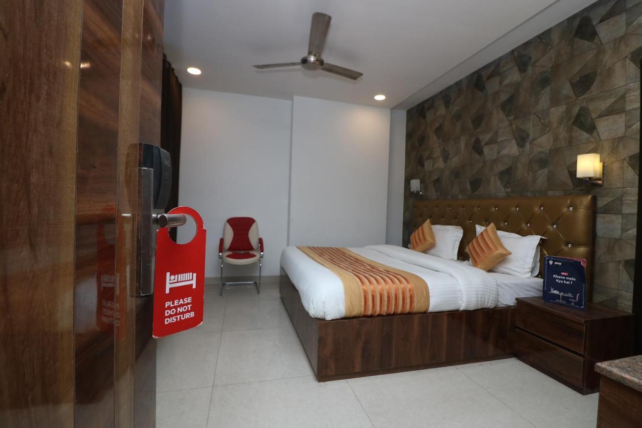 Oyo 9999 Hotel La Wisteria Delhi (National Capital Territory of India) Exterior foto
