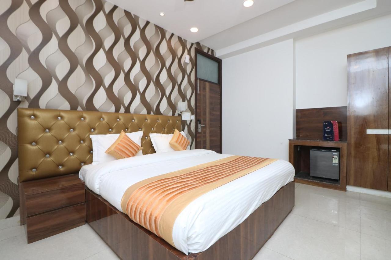 Oyo 9999 Hotel La Wisteria Delhi (National Capital Territory of India) Exterior foto